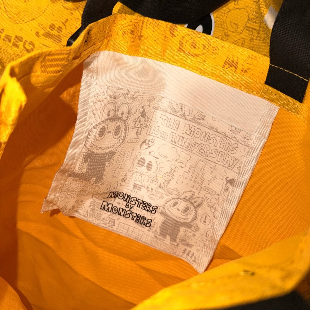 10th Anniversary Labubu Shanghai Exclusive Tote Bag - Picture 7 of 9